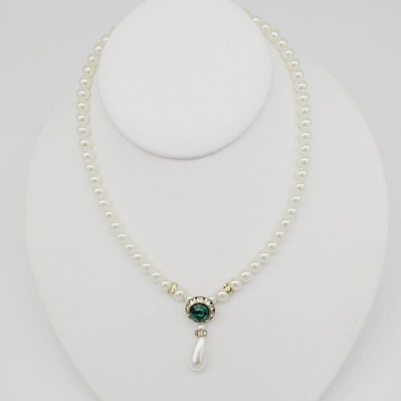 Vintage Faux Pearl Choker Necklace Green Rhinestone Drop Dangle Focal Gold Tone - Picture 3 of 10